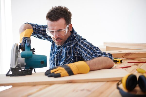 A Beginner's Guide to How to Use a Table Saw-Buy Online Dubai