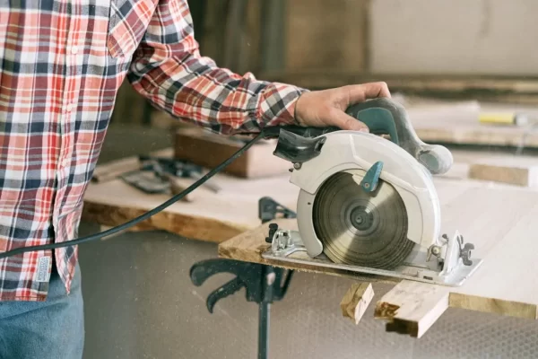 Choosing the Best Circular Saw Essential Tips and Features to Consider
