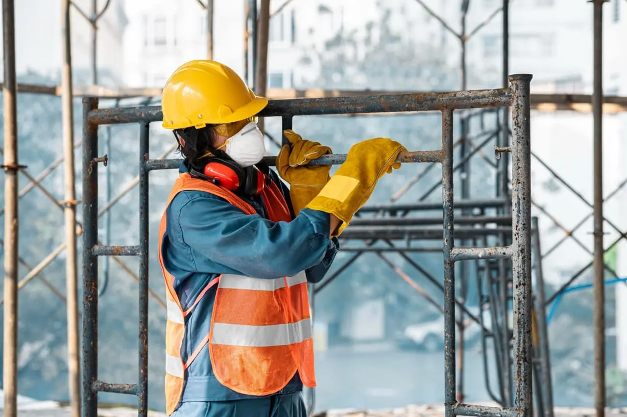 Choosing the Right Protective Gear for Construction Sites
