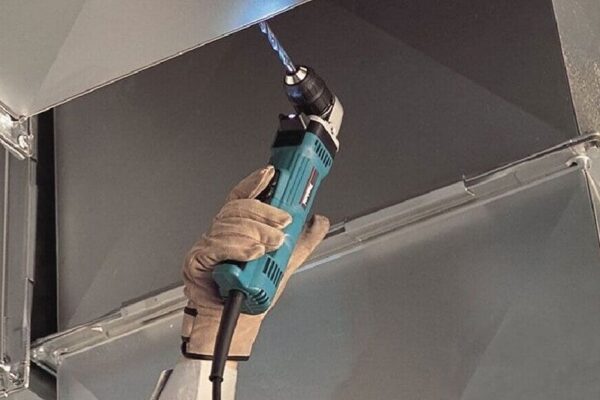 How to Change the Chuck on a Makita Drill