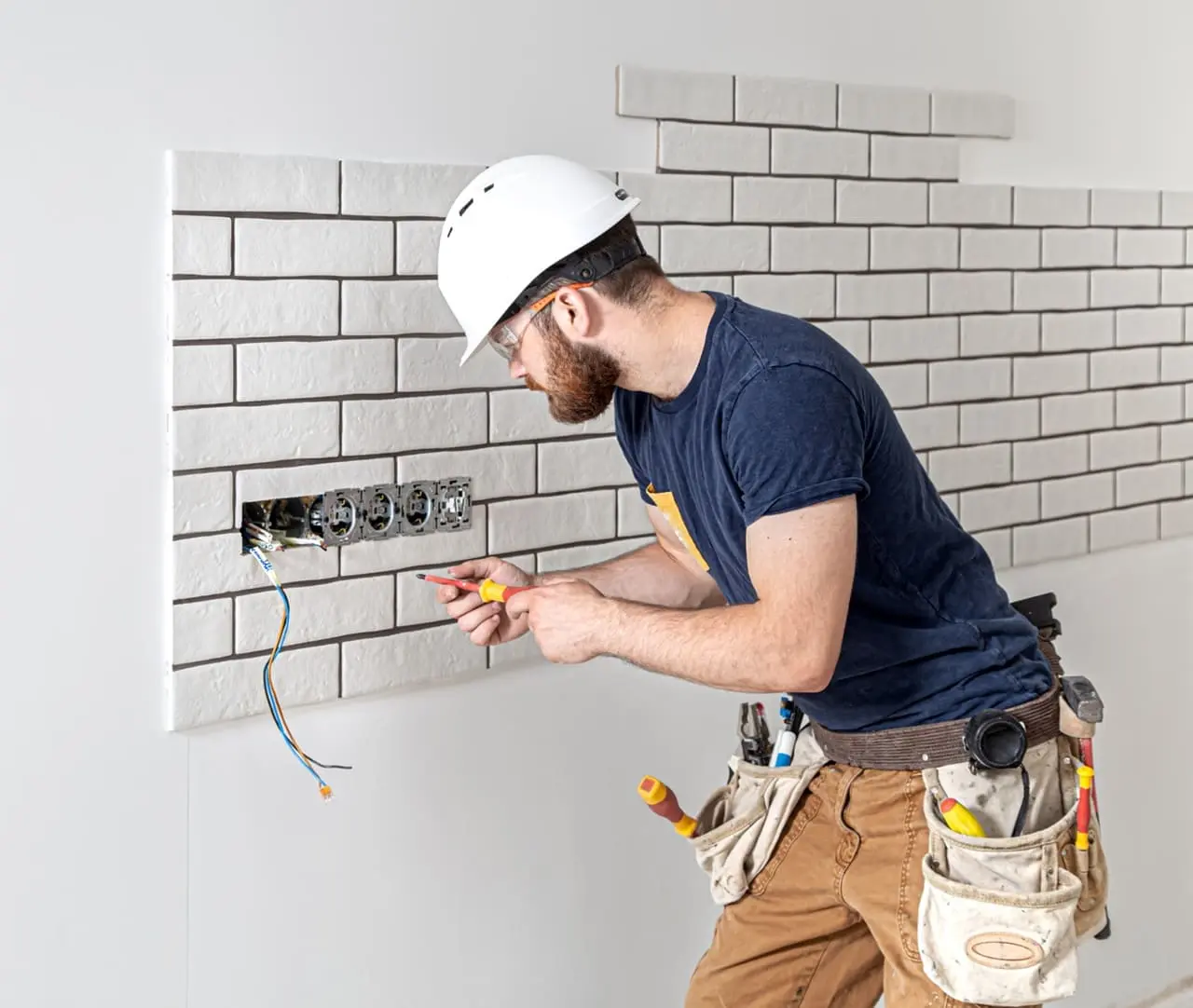 Must-Have Hand Tools for Dubai Electricians