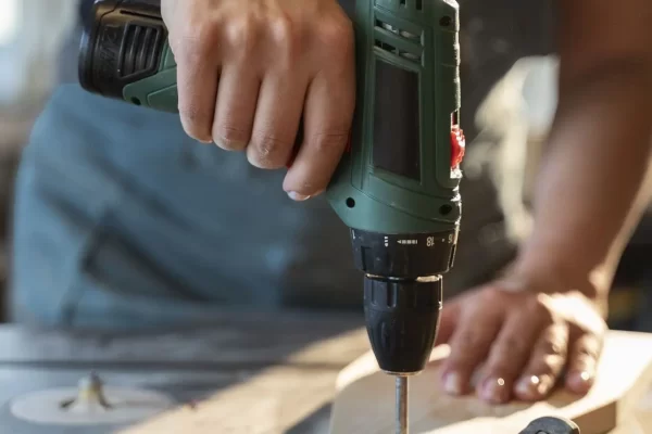 Pros and Cons of Universal Batteries for Power Tools